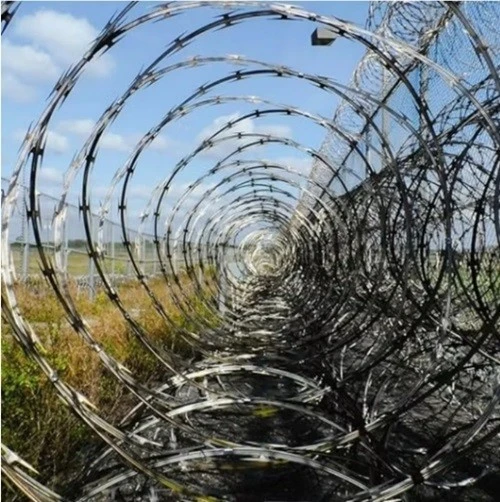 Hot dipped galvanized razor wire application 1
